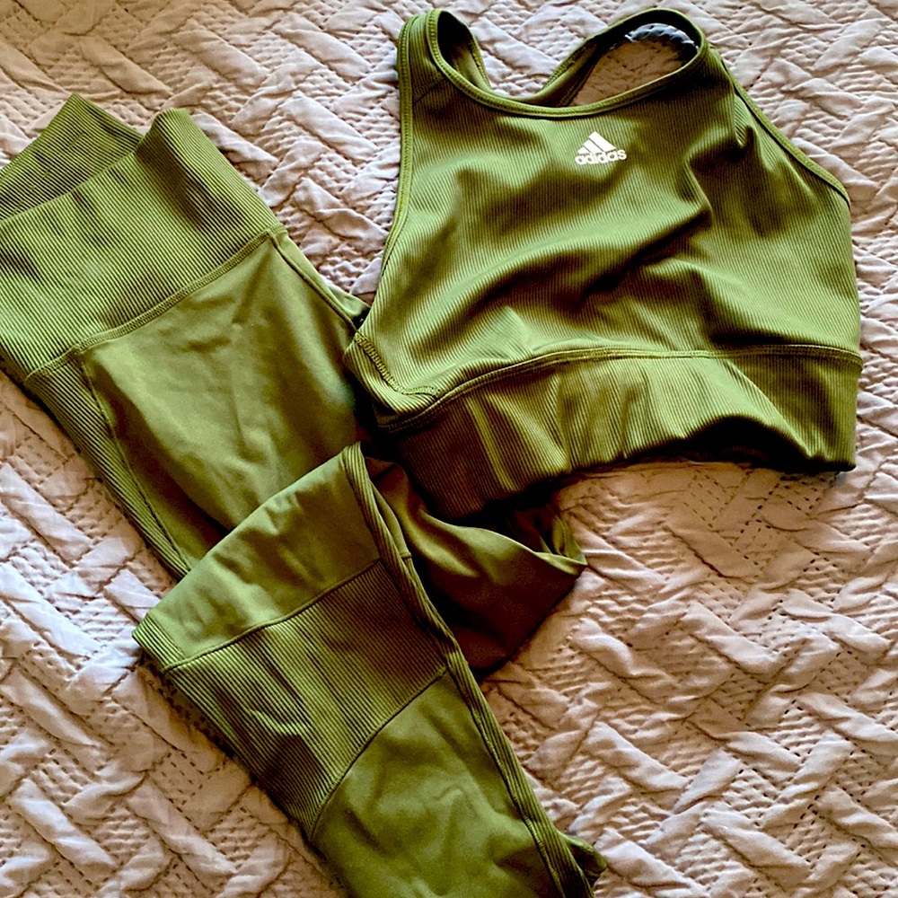 Green adidas ribbed workout set! Both the top and pants! Size medium.